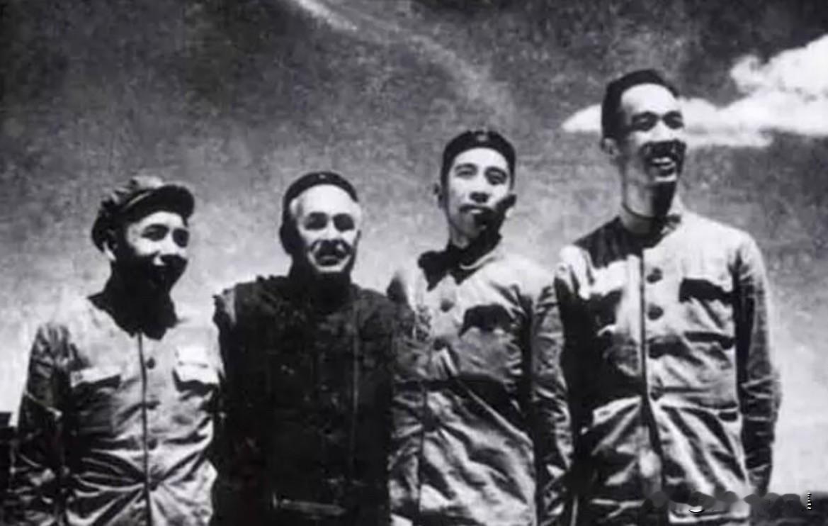 1950年，王震、包尔汉、王恩茂、徐立清合影。人民解放军第一兵团于1949年底至