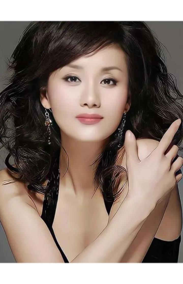 李颖：才情横溢，魅力无限的佳人典范

李颖，一个名字背后蕴含着无尽才华与魅力的佳