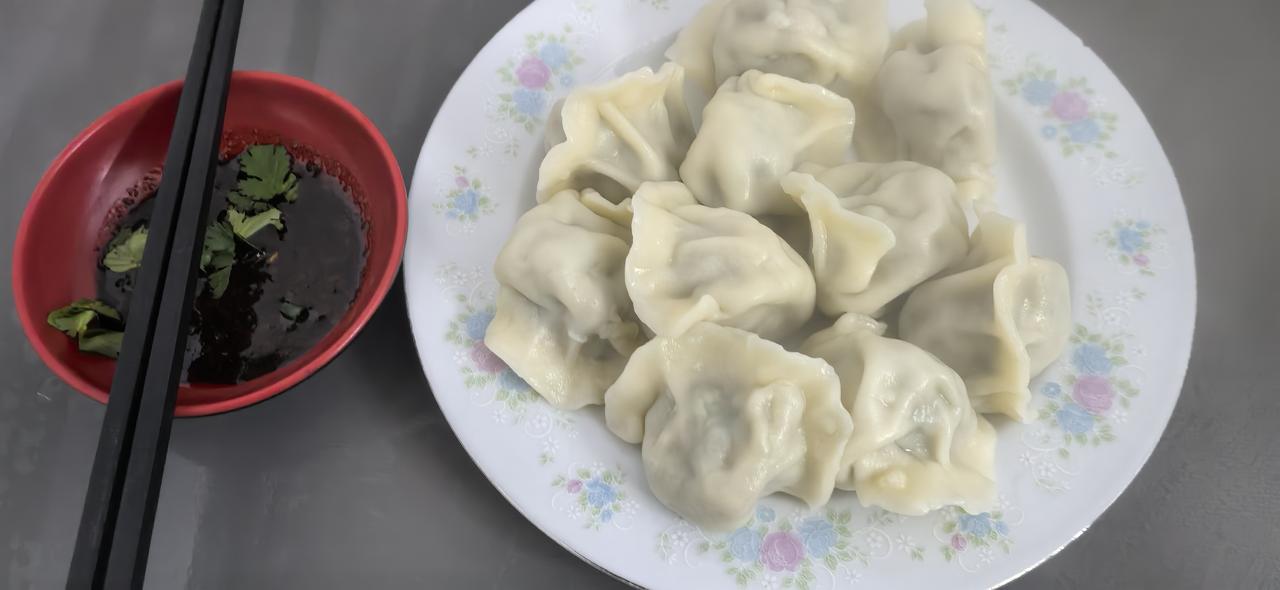 我店里卖的好的6种饺子馅:
1、猪肉白菜
2、猪肉香菇
3、猪肉芹菜
4、猪肉玉