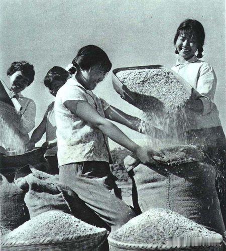 史载：荆楚盛地.江南鱼米之乡。
武汉自古是个好地方，从上古西周开始至改革开放珠三