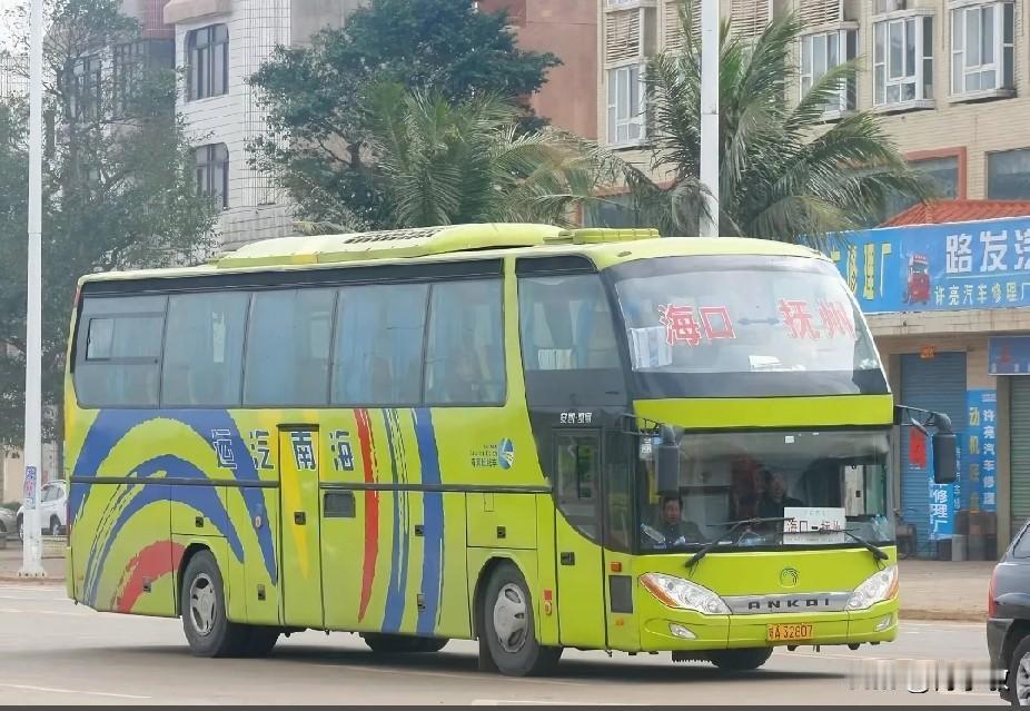 三亚 海南海口、三亚曾经的省际长途线路

图片素材来源于网络，感谢原作者分享