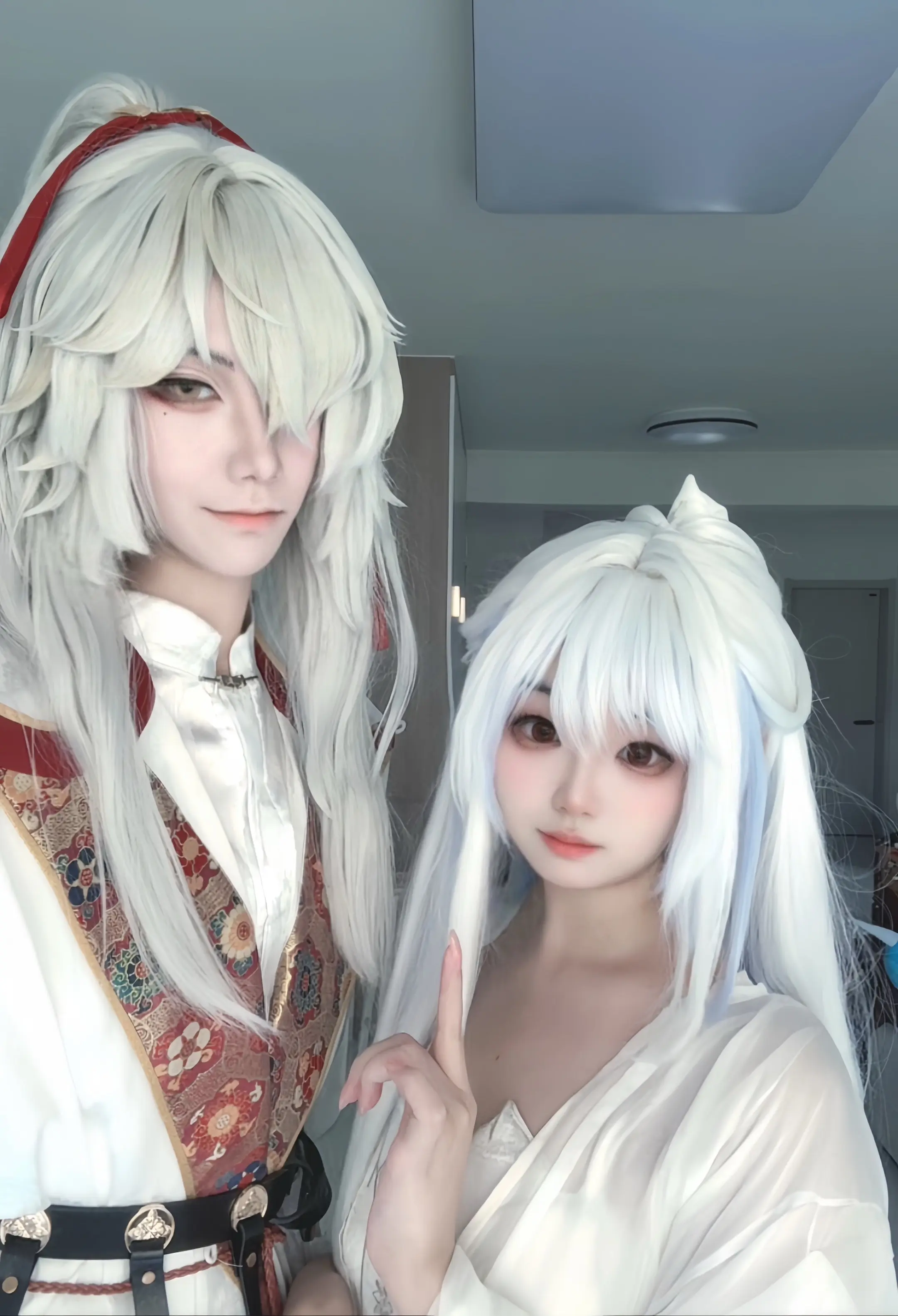 小徒弟已经长的比师傅还高一头了