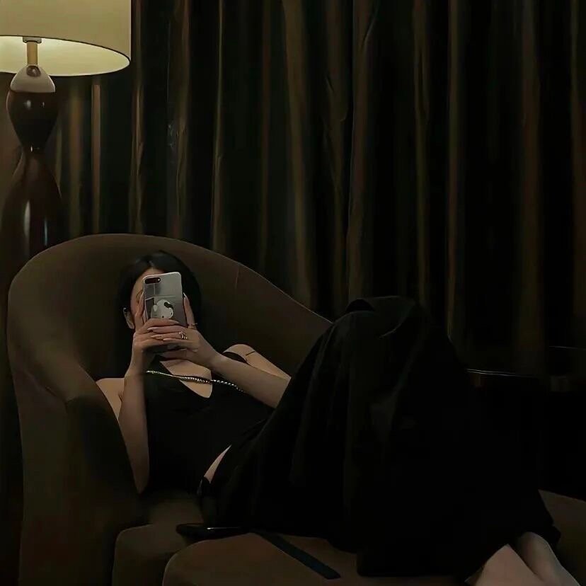 𝓢𝓮𝓷𝓼𝓲𝓫𝓵𝓮人和人渐行渐远的时候，都觉得是对方变了。 ​​​