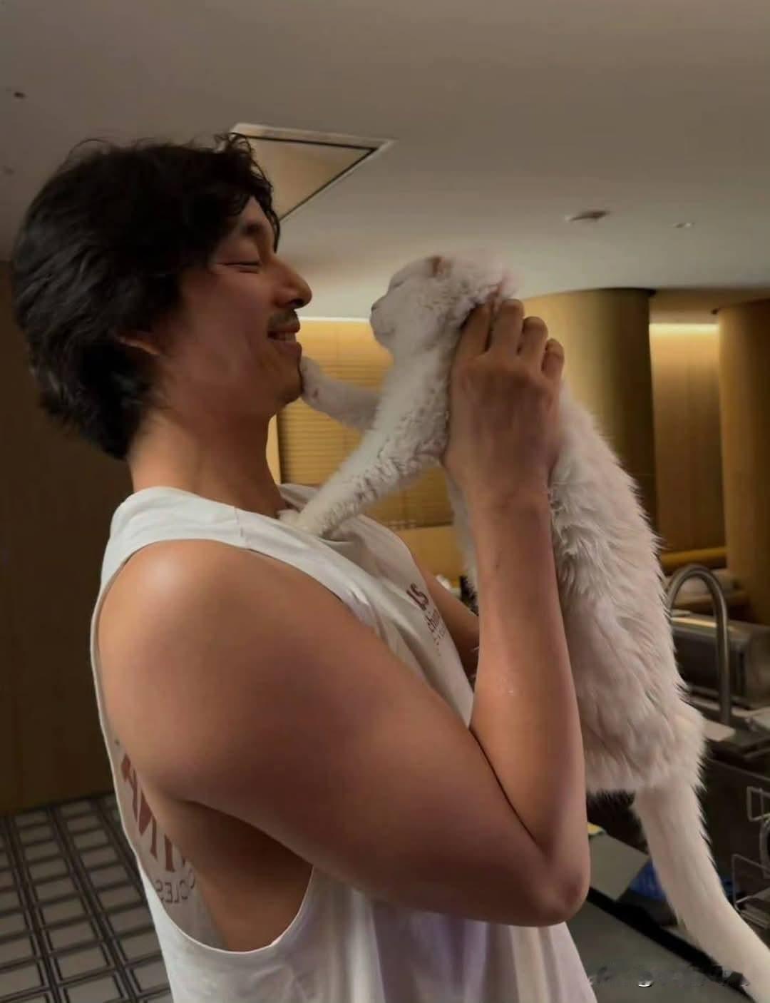 韩国艺人孔刘爱猫离世！晒合照心碎告别：我们一定要再见面
 
资深猫奴孔刘家里养了