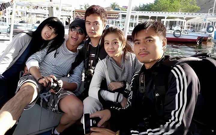 袁弘年轻时是真的很帅，为啥不追杨幂或刘诗诗呢？这么帅应该很容易追到吧。还有胡歌那