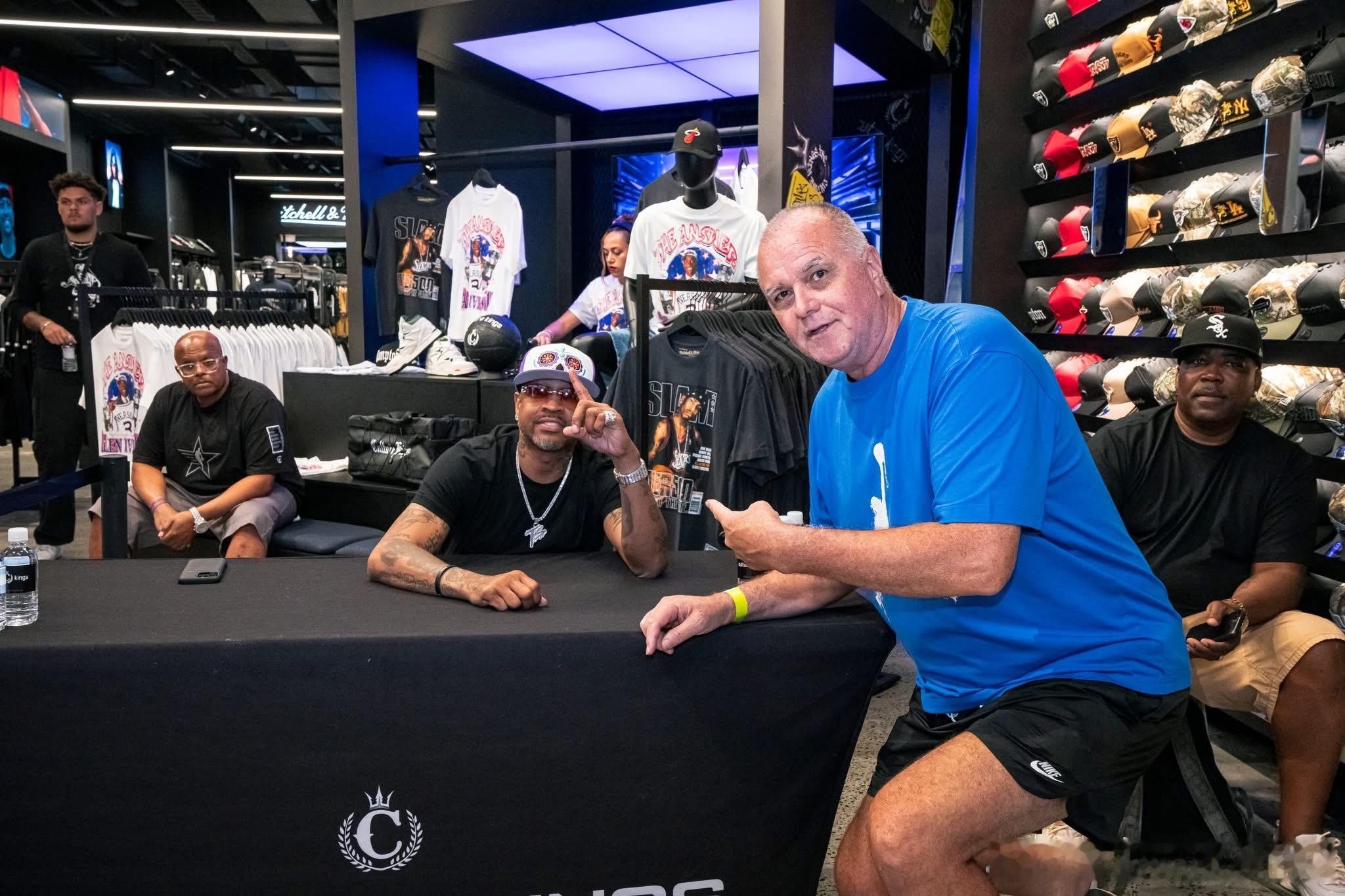 潮流大王这次ＡＩ布里斯班见面会，真是办的差劲极了脸都不要了，不能说话，就隔着远远