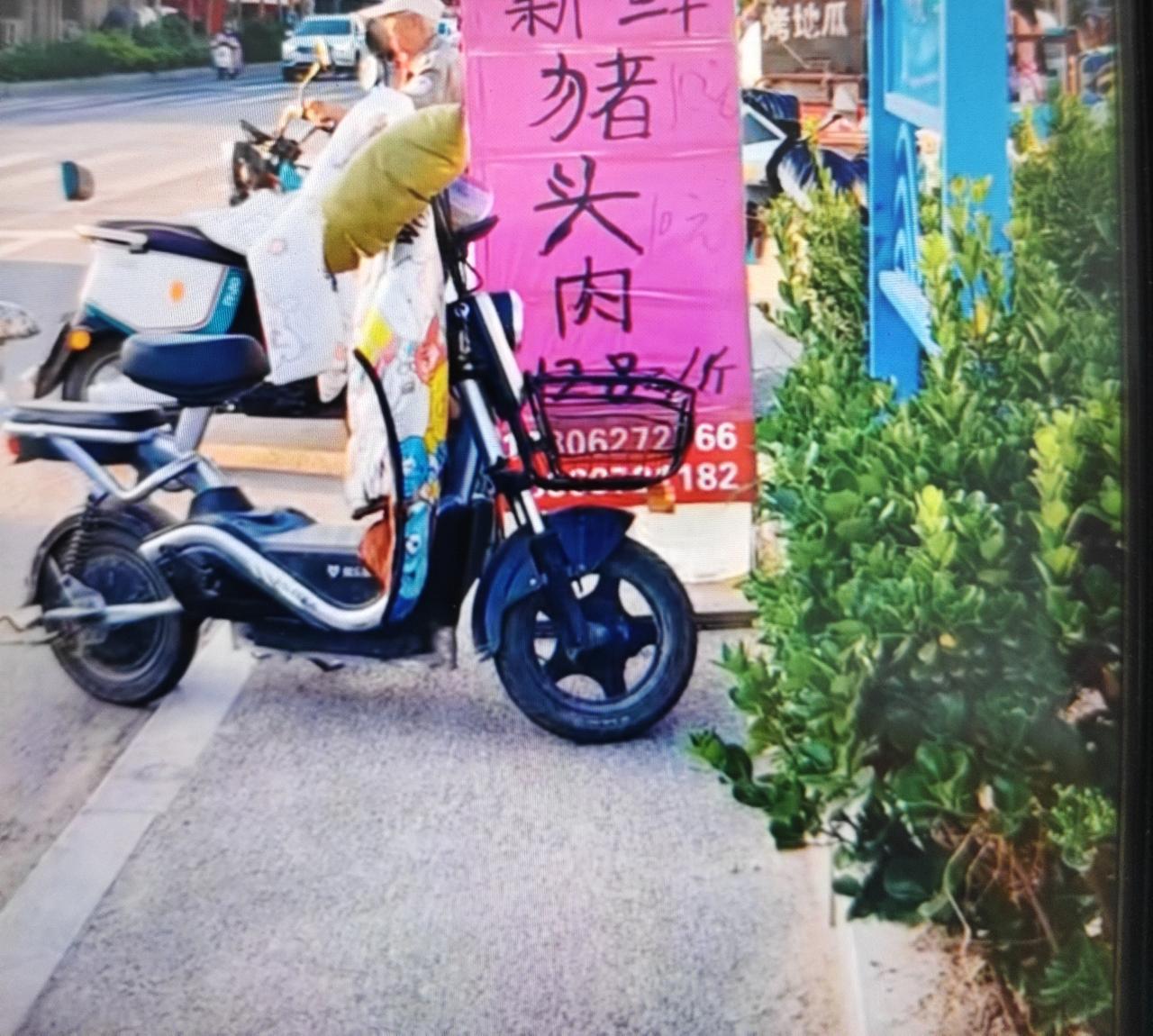 即墨区移风店镇政府路口的猪头肉这几天火了！因为味美价廉，才十块左右一斤，每天有很