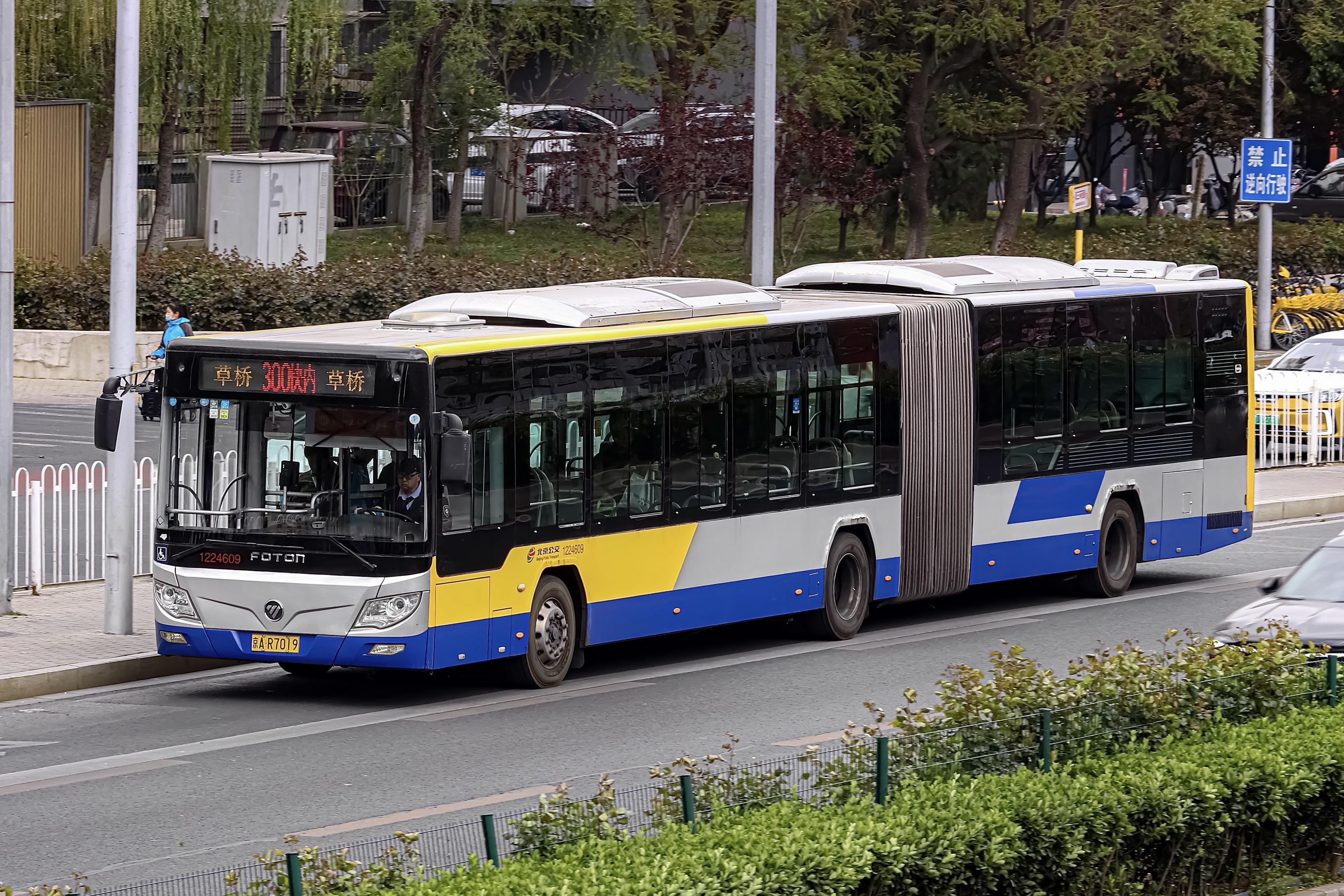 20250412 全民追铰日 因大风预警双层车暂停运营 300快车上线...