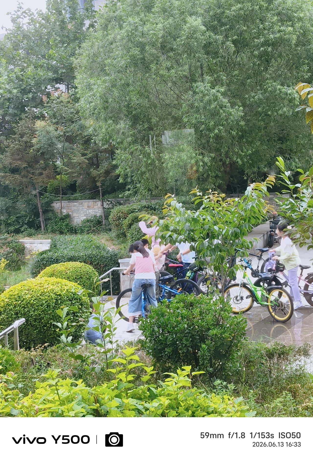 不让老师留作业，孩子又没有很好的活动安排，没有活动场所，没有安全让人放心的去处，