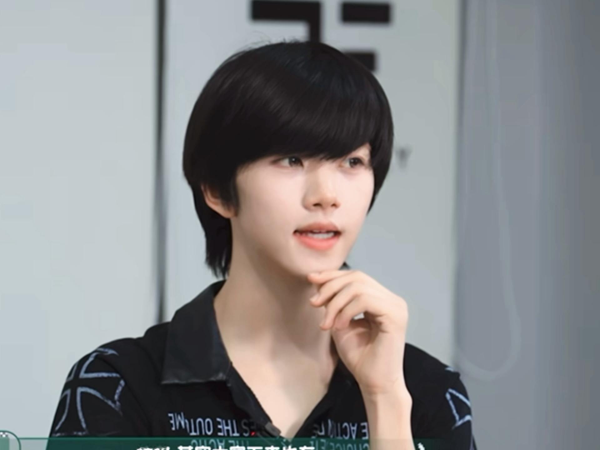 这期真的美的太超过了叭 美瞳跟眉毛好像都是棕色的🤓🤓 