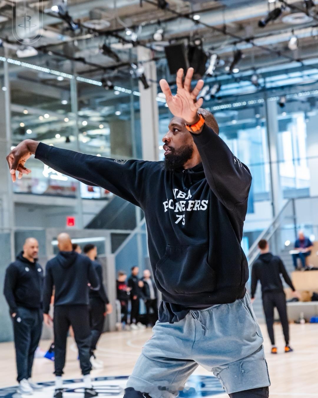 早前的备战训练火箭vs尼克斯休斯顿火箭NBA吐槽大会