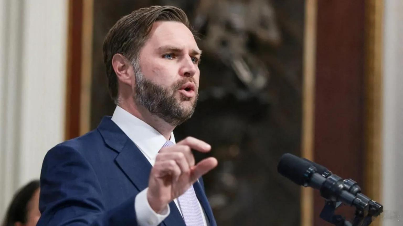 【万斯发表帖子，英国抨击“试图煽动分裂的人”】（BBC）在 JD Vance 就