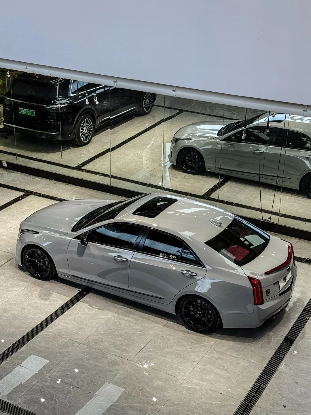 外观还是很抗打，当年逮谁干谁的美系大霸肌