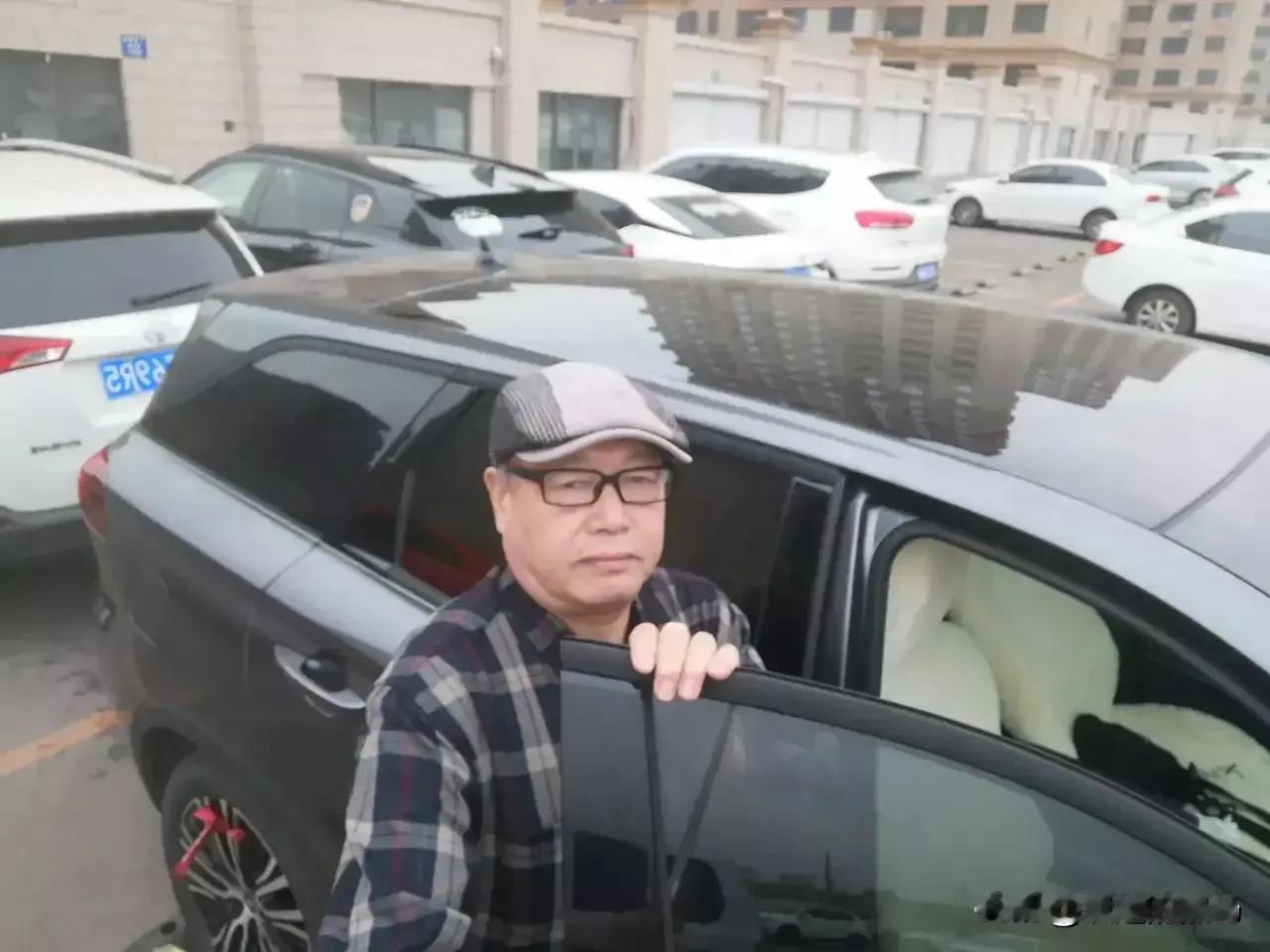心有不甘已退休，闲云野鹤觅自由。
养老保障握在手，宽心大胆去旅游。
不怕出行缺费