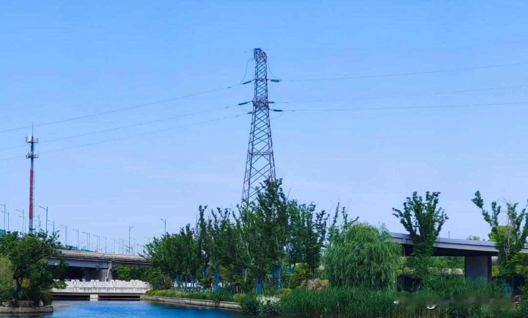 [锦鲤到来]城中村的故事：

在城中村，有时候还真的不能标新立异，因为大部分都是