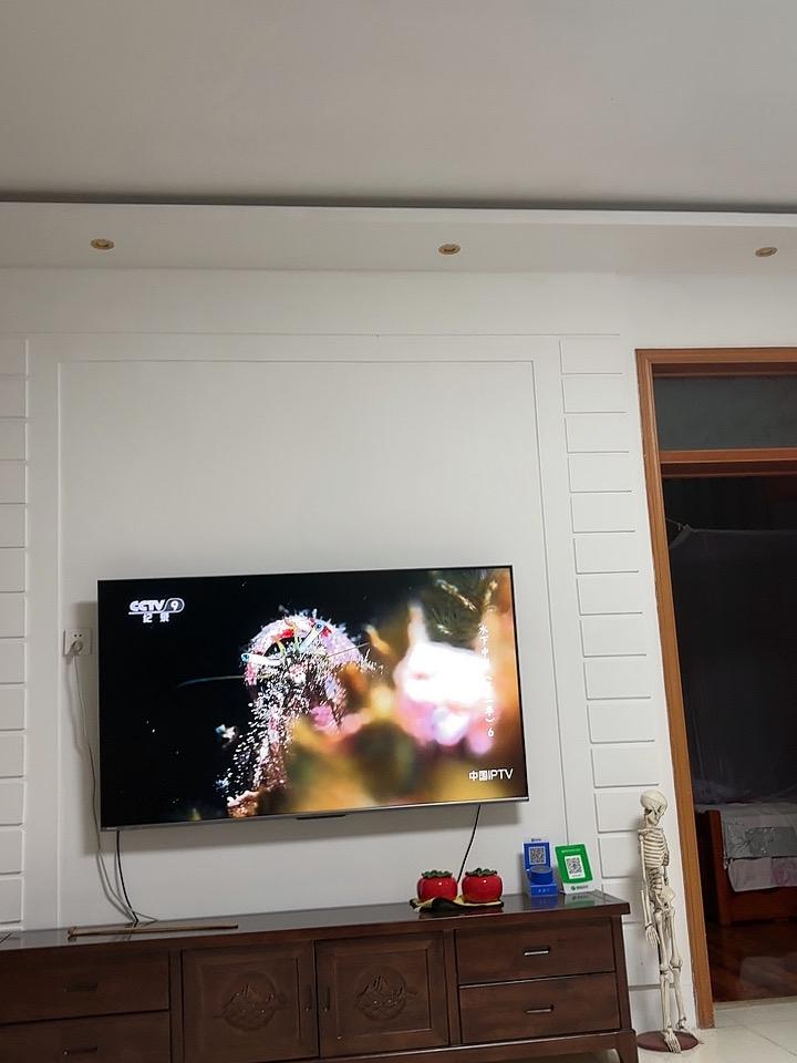 下班回到家，窝在沙发上，看看电视，听听音乐，惬意的很！[灵光一闪]