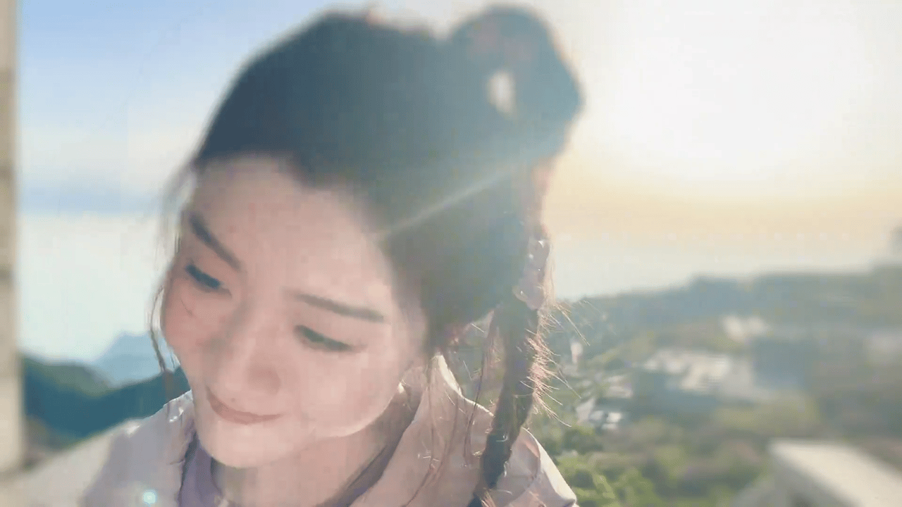 笨蛋美女 这里是不是撞墙上去了