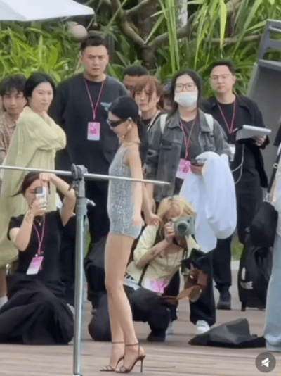 宁艺卓生图[拜托]好瘦 ​​​