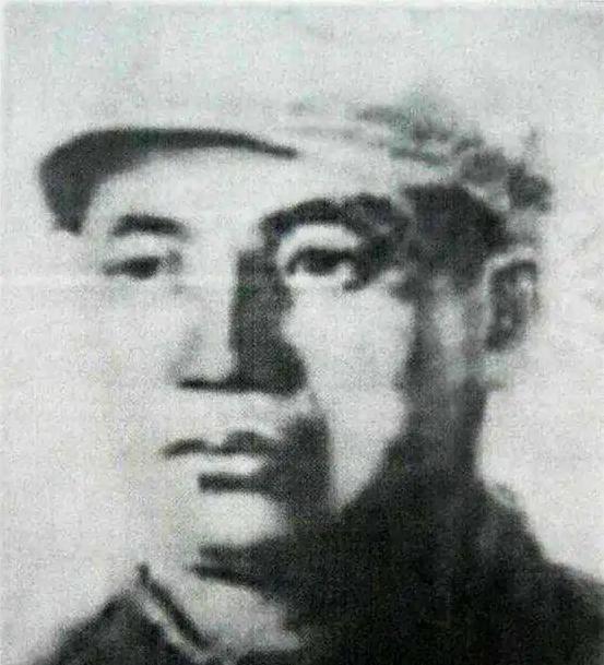 1937年5月，红九军军长孙玉清不幸被俘，敌人并没有发现他的真实身份，就将他关押