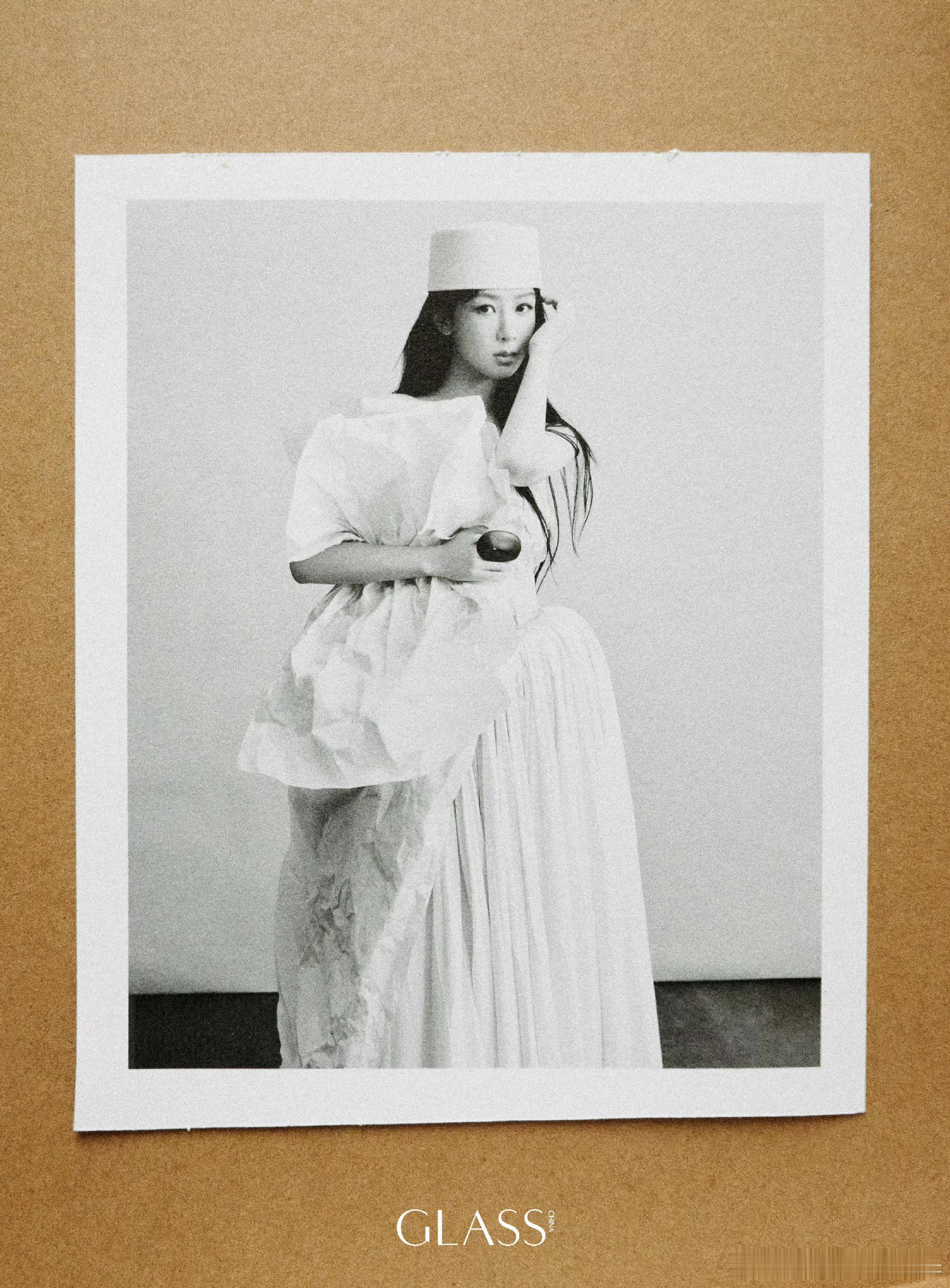 杨紫回应外界评价正主都表示接受一切评价了，粉丝能不能也接受，别整天被害妄想症说别