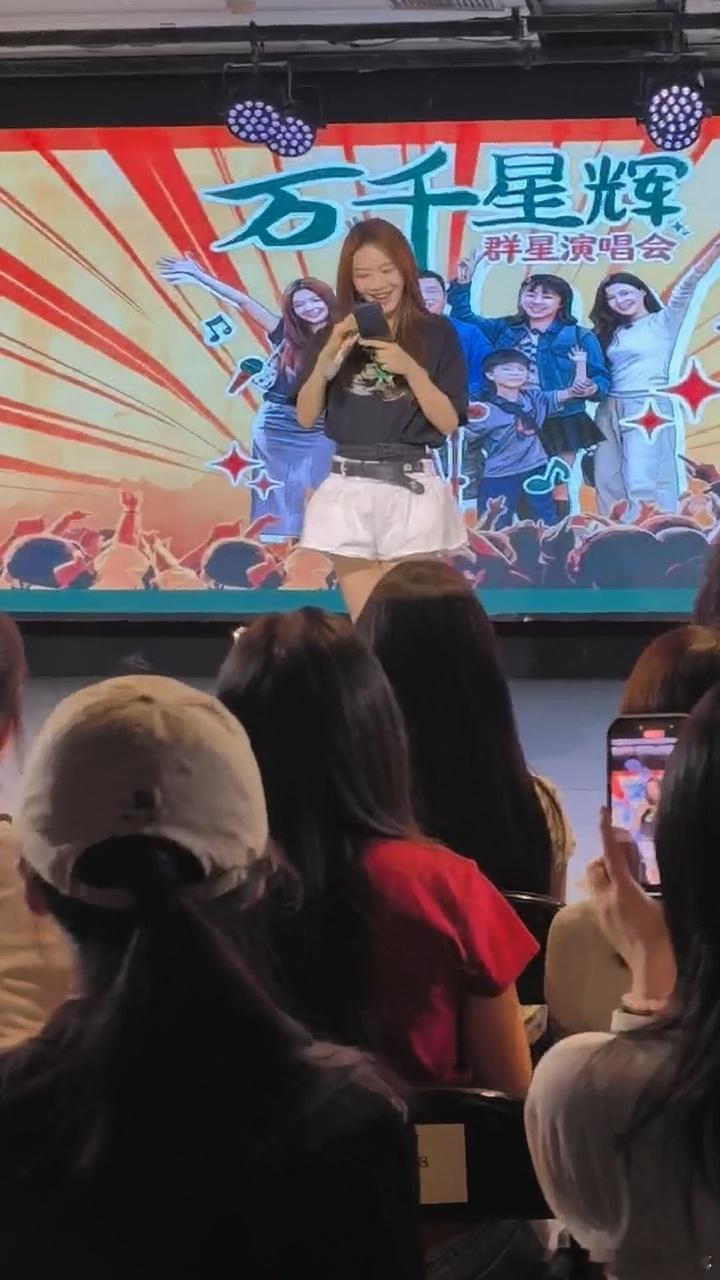谁懂蔡文静跳这几下蔡文静我家那闺女演唱会路透我家那闺女看蔡文静演唱会路透，没有刻