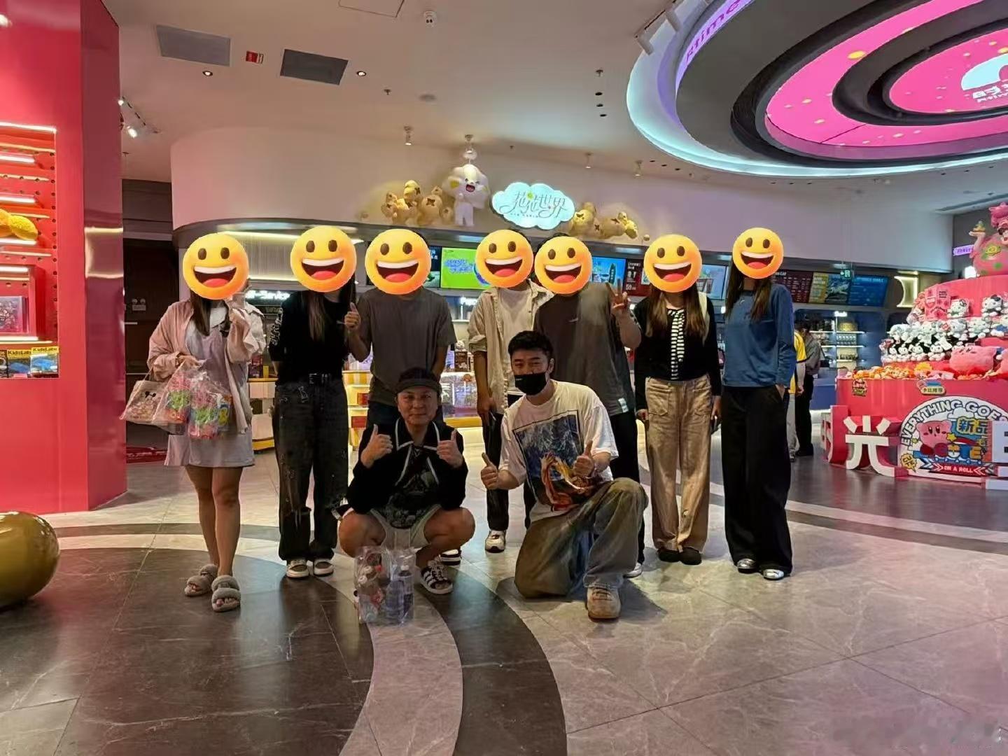 陈赫老邓也不请我看首映不靠谱 陈赫这话简直是朋友间的调侃大戏，明明是有点小小的生