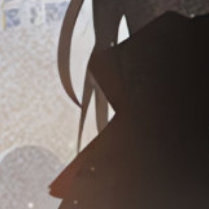 晚风轻拂过窗台，书页翻动的声音像一首低语的诗。台灯下，咖啡杯沿凝着微光，仿佛时间