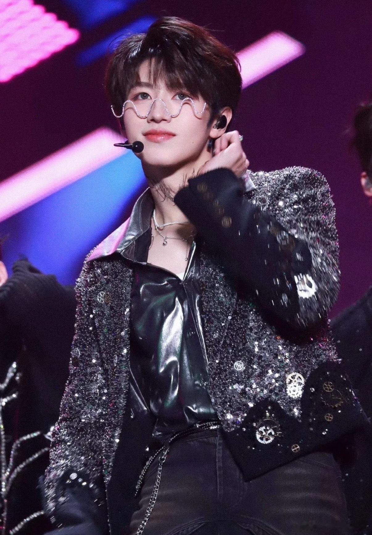 朱志鑫演唱会单人直播机位是的，朱志鑫演唱会机位无号召第一，朱志鑫活粉量断层。期待