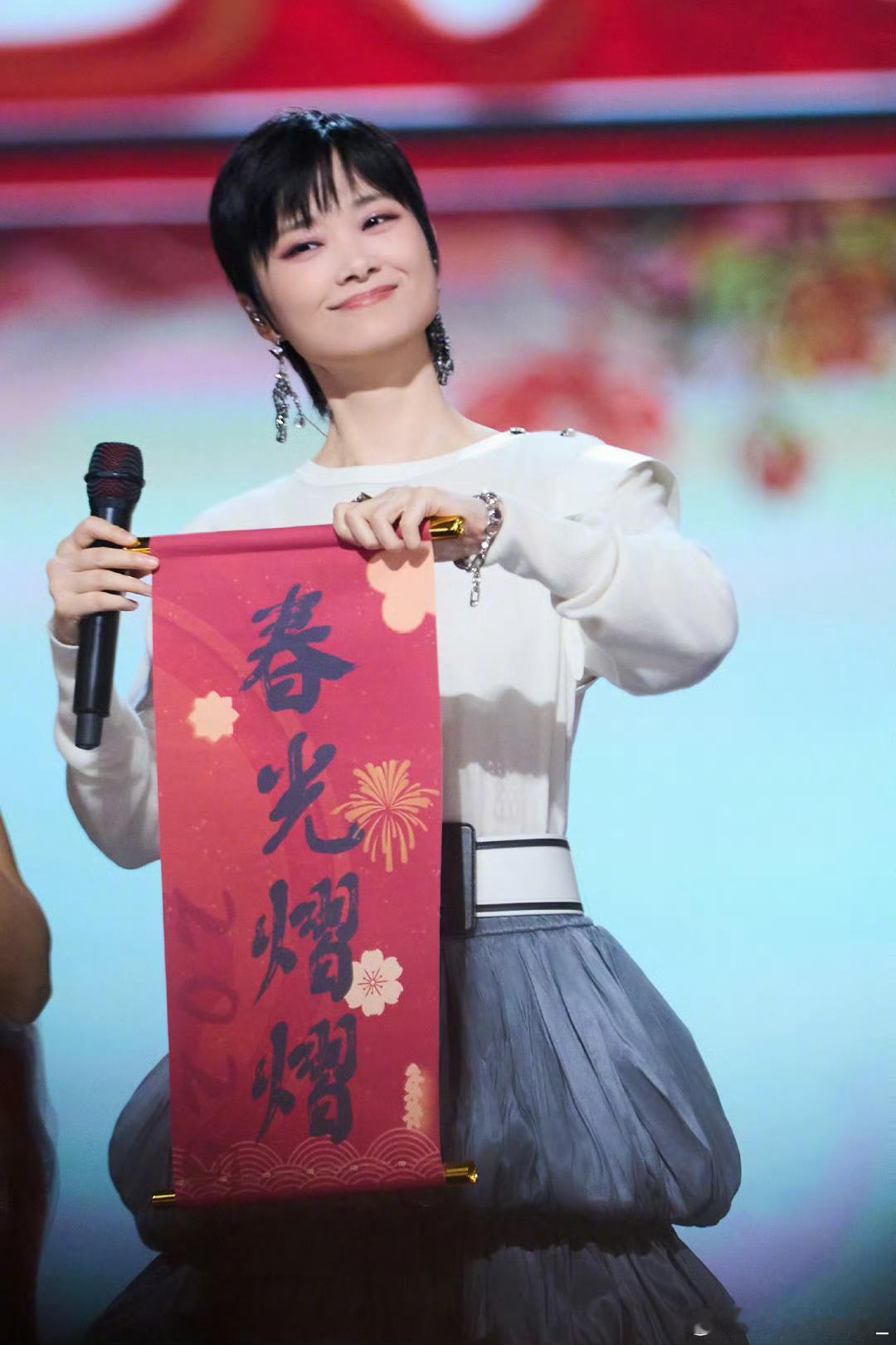 李宇春第一时间取消连续包月哈哈哈哈 姐姐演我哎 每次我也这样 果然人与人还是有很