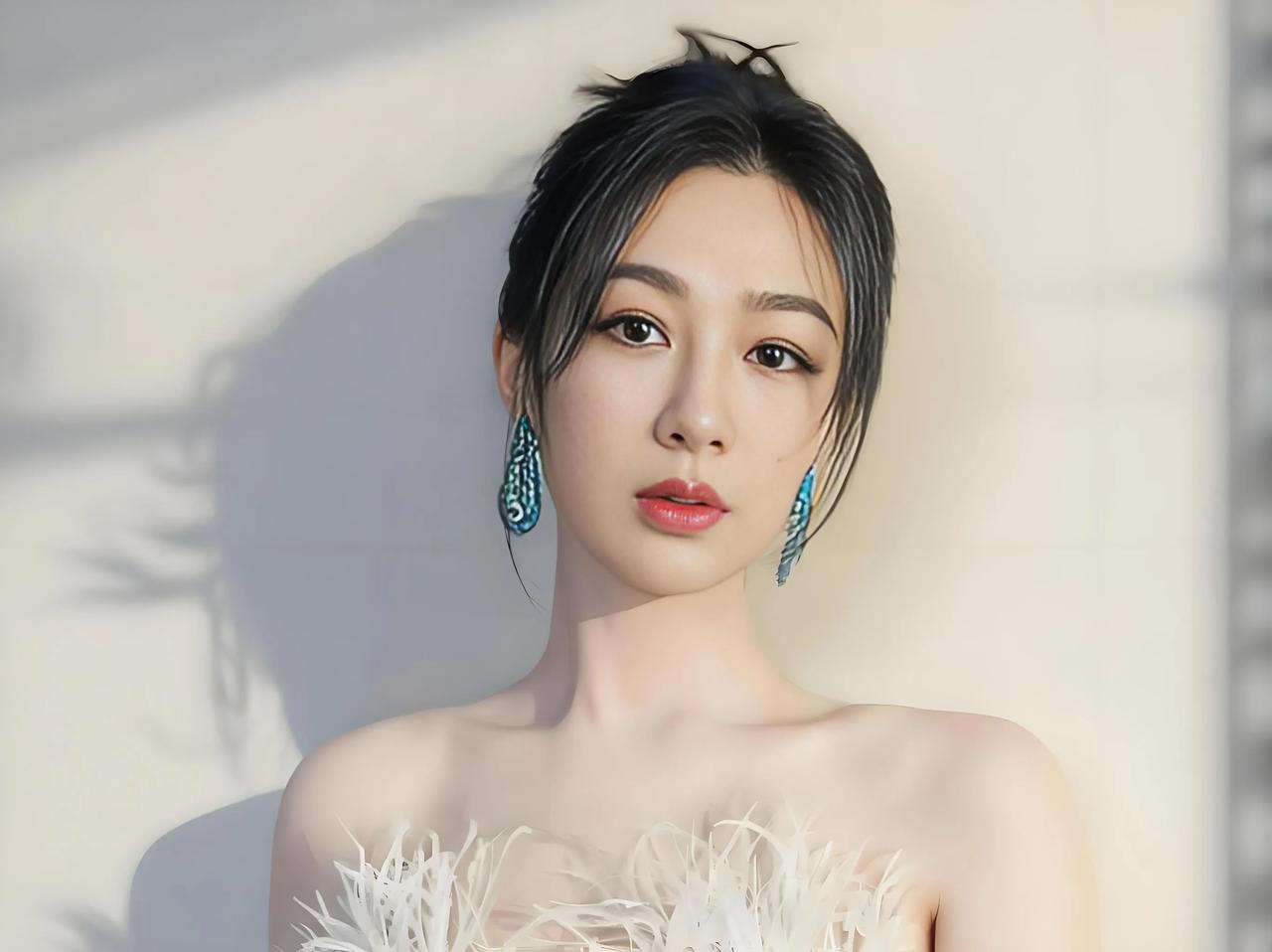 大家觉得杨紫有时尚感吗?杨紫，演技派女星中的佼佼者，总能在影视作品中给观众留下深