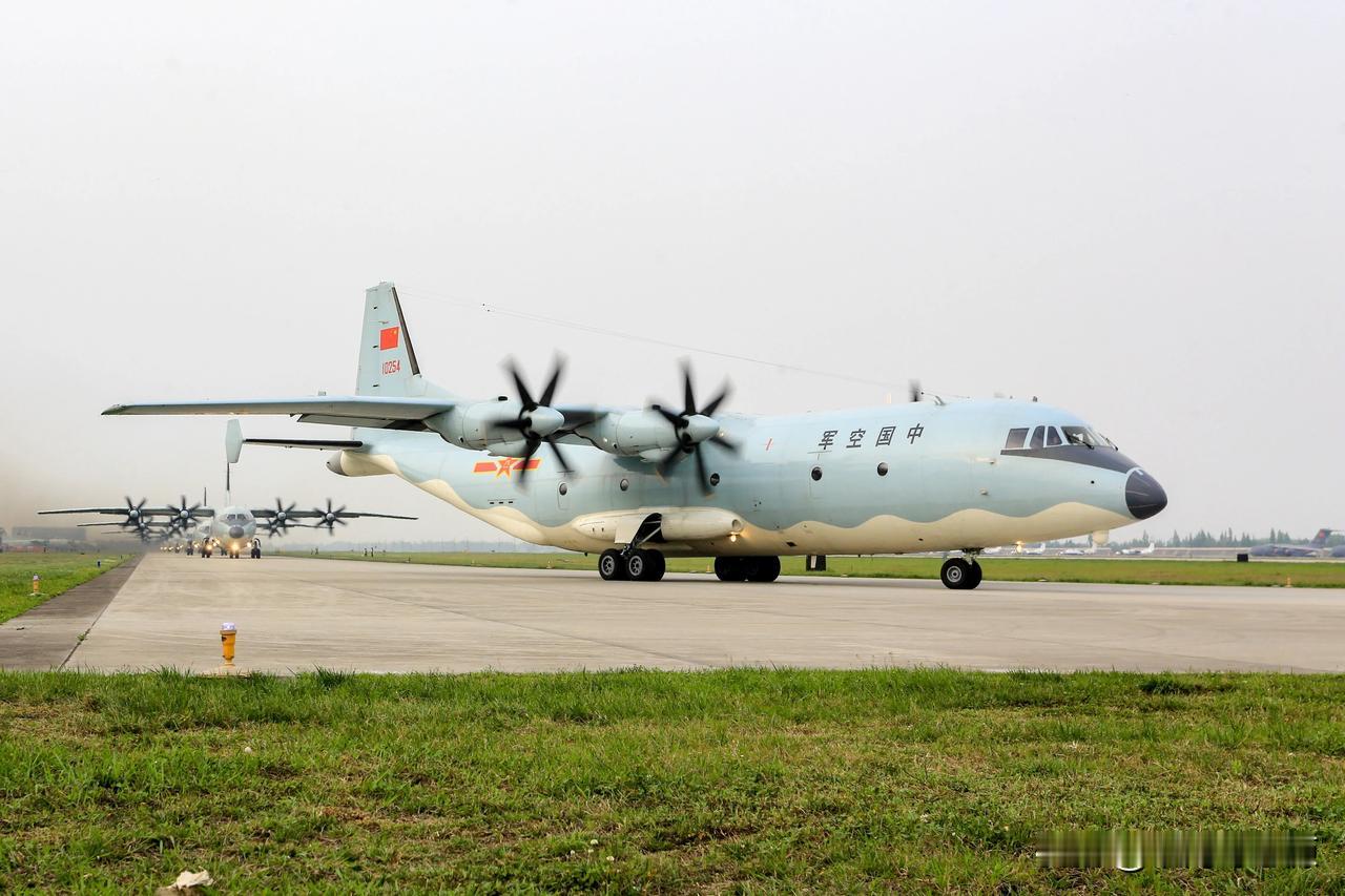 运-9作为中国空军20吨级中型主力运输机，虽名气不及运-20，却有着“空中多面手