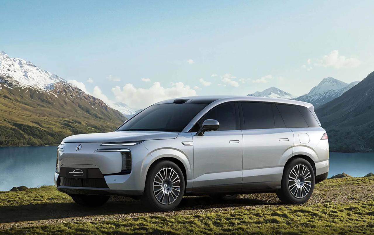 比亚迪第1500万辆新能源汽车下线，腾势N8L成焦点


2025年12月18日