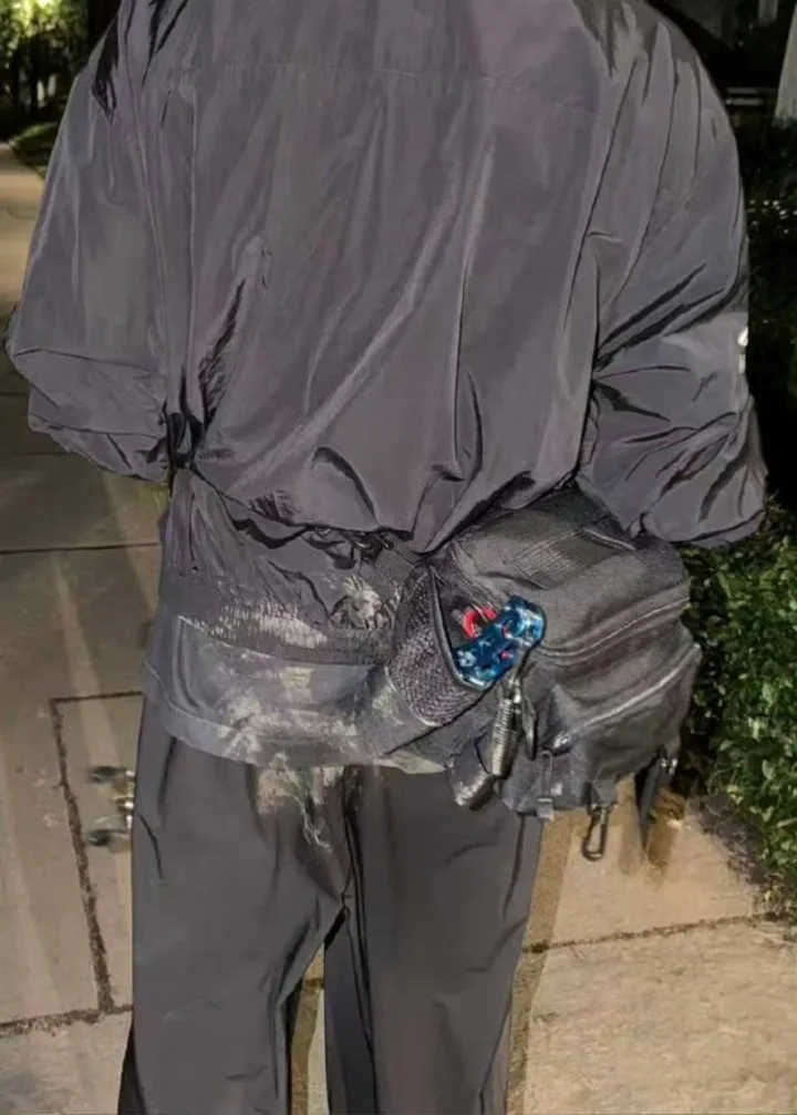 周翊然钓鱼摔进河里了