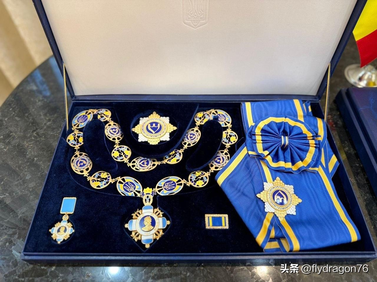 🇺🇦🥰泽连斯基授勋

前总理斯维里登科和能源部长什米加尔被授予五级“智者雅