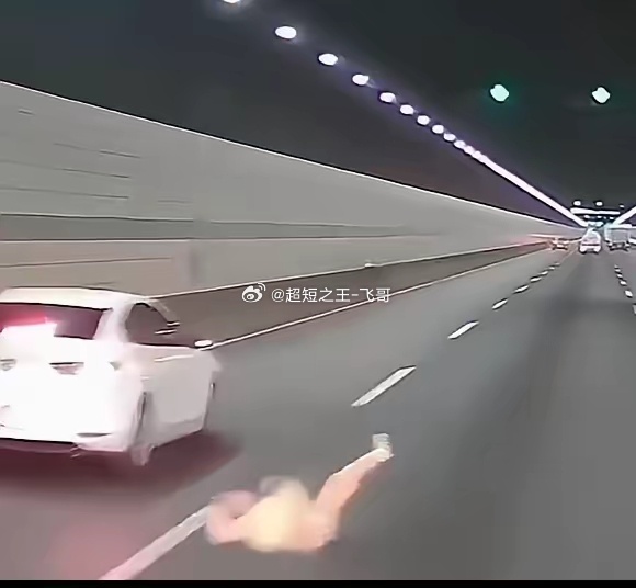 浙江钱江高速一女子小车顶突然跳车的真相，这到底是不想活了，还是其他的原因。事情发