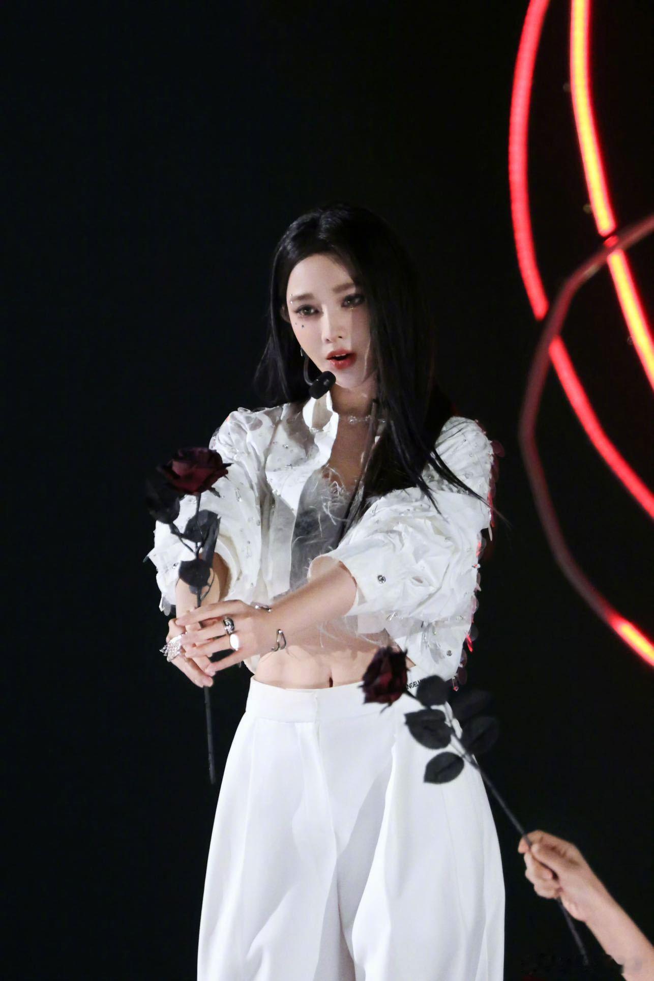 这是什么神仙联动！《凤凰台上》开播日，浪姐6姐姐们组团空降彭小苒微博评论区，姐姐