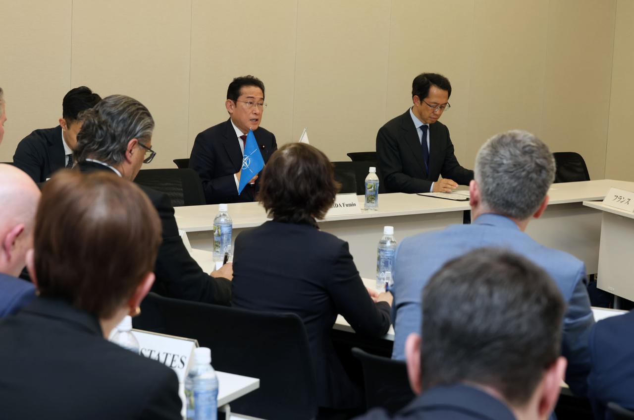 卸任后的岸田文雄还拿 “今天的乌克兰或许是明天的东亚” 煽风点火，其心可诛。
