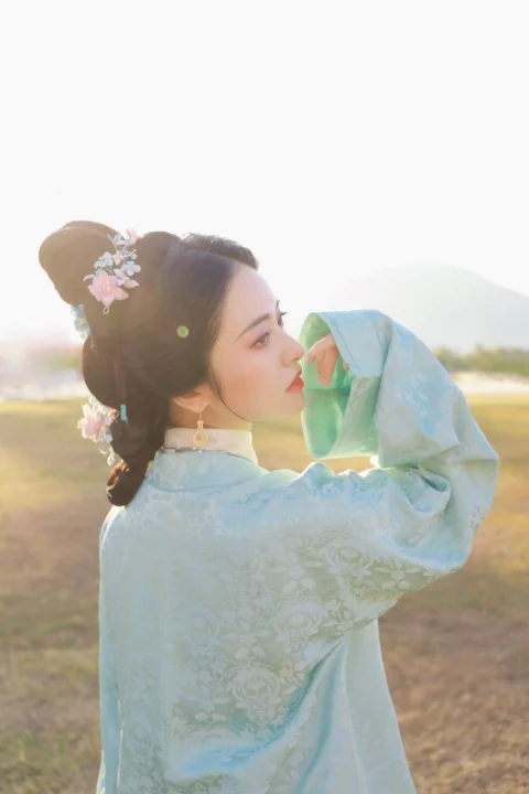 娱乐沈月蓝色明制汉服沈月明制汉服沈月蓝色明制汉服，啊啊啊啊好看呢 