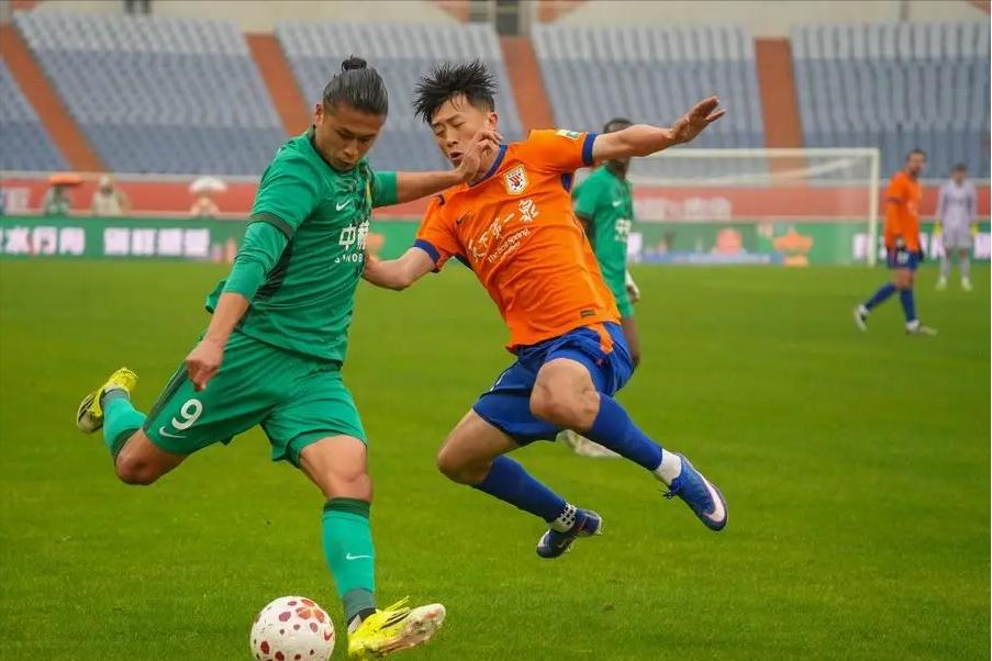 根据目前的消息，国脚刘洋并没有随队远征河南，此役大概率也将缺阵。
刘洋本赛季重返