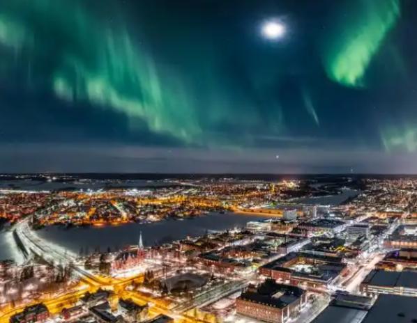 一个国家能蠢到什么地步？看看瑞典就懂了，三十年前，瑞典人均 GDP 高达 3.2