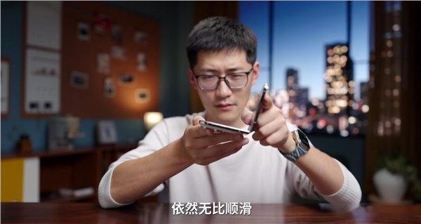 【iPhoneDuo折叠1.1万次后依然顺滑】影视飓风实测iPhoneDuo10