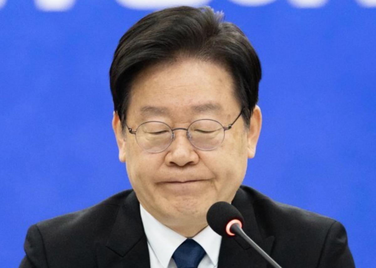 谁能想到，日本投降81周年，韩国总统李在明对亲日分子“亮剑”！李在明宣布：将没收
