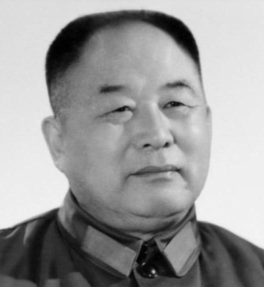 1969年，李德生被毛泽东看重提拔，然而在中央军委方面却迟迟不予通过，这背后到底