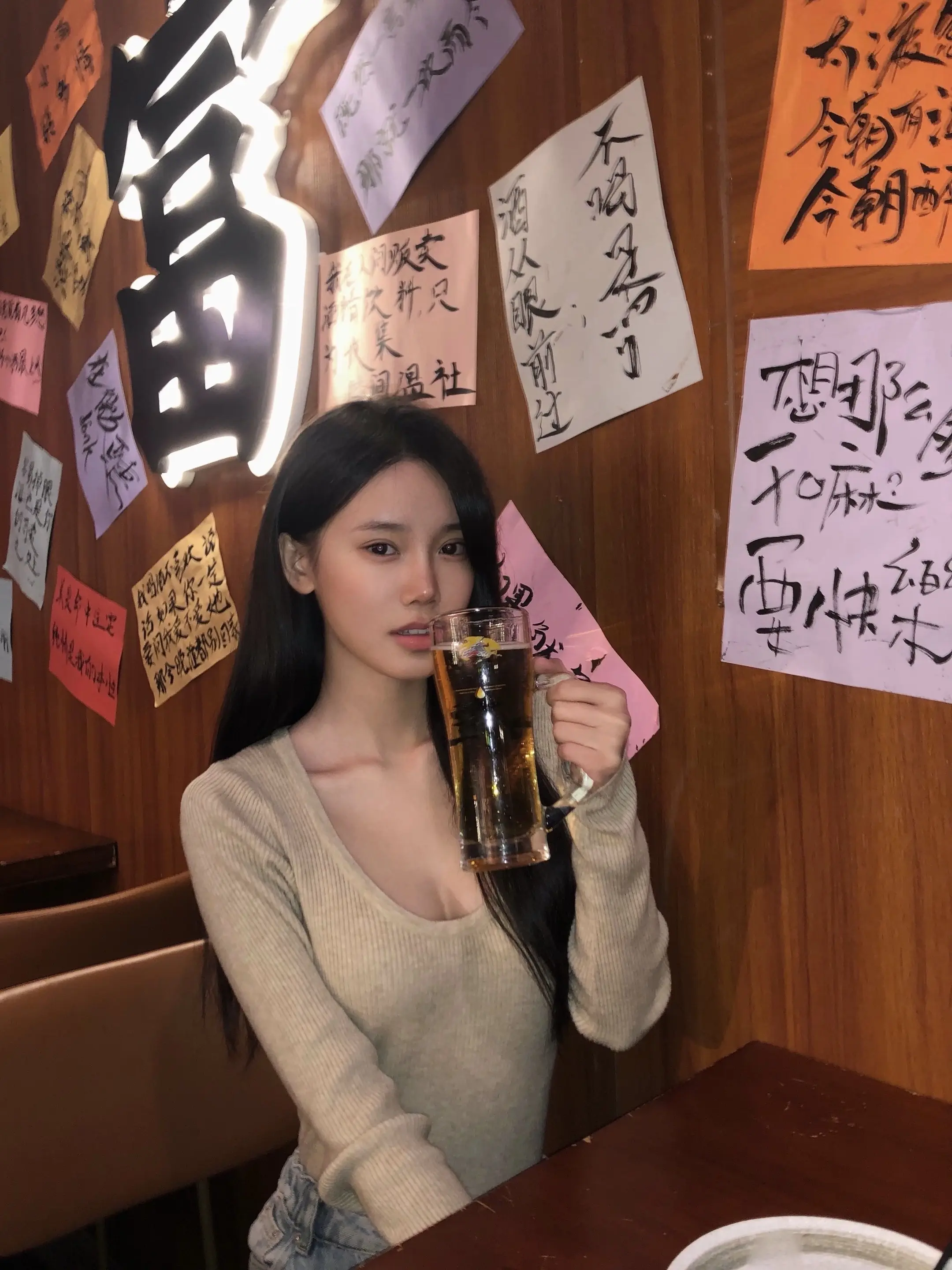 你到底喜欢谁 我帮你去跟他说 不要一天到晚发一些像离了婚一样的东西