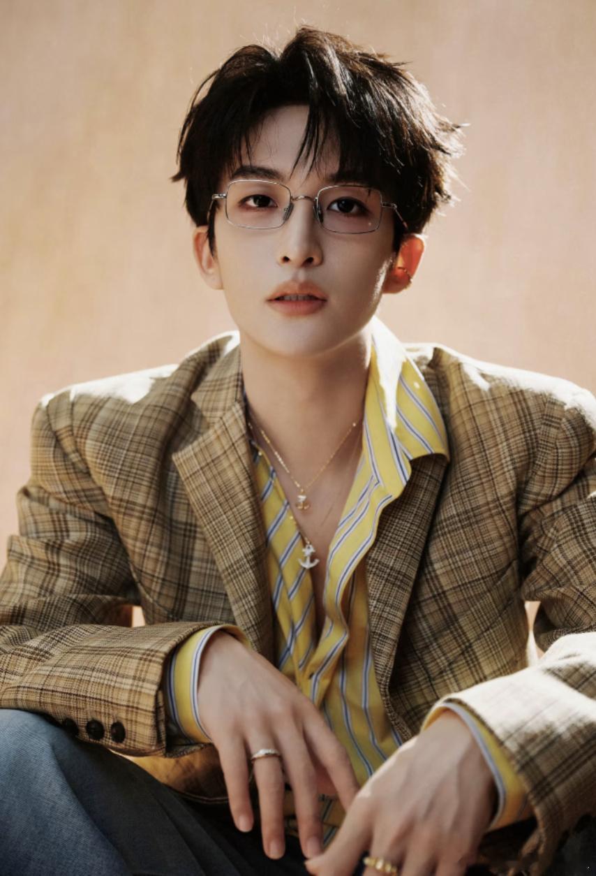 黄子弘凡曾接过婚礼演出脱口秀和Ta的朋友们婚礼演出这件事对很多歌手来说都是早期必