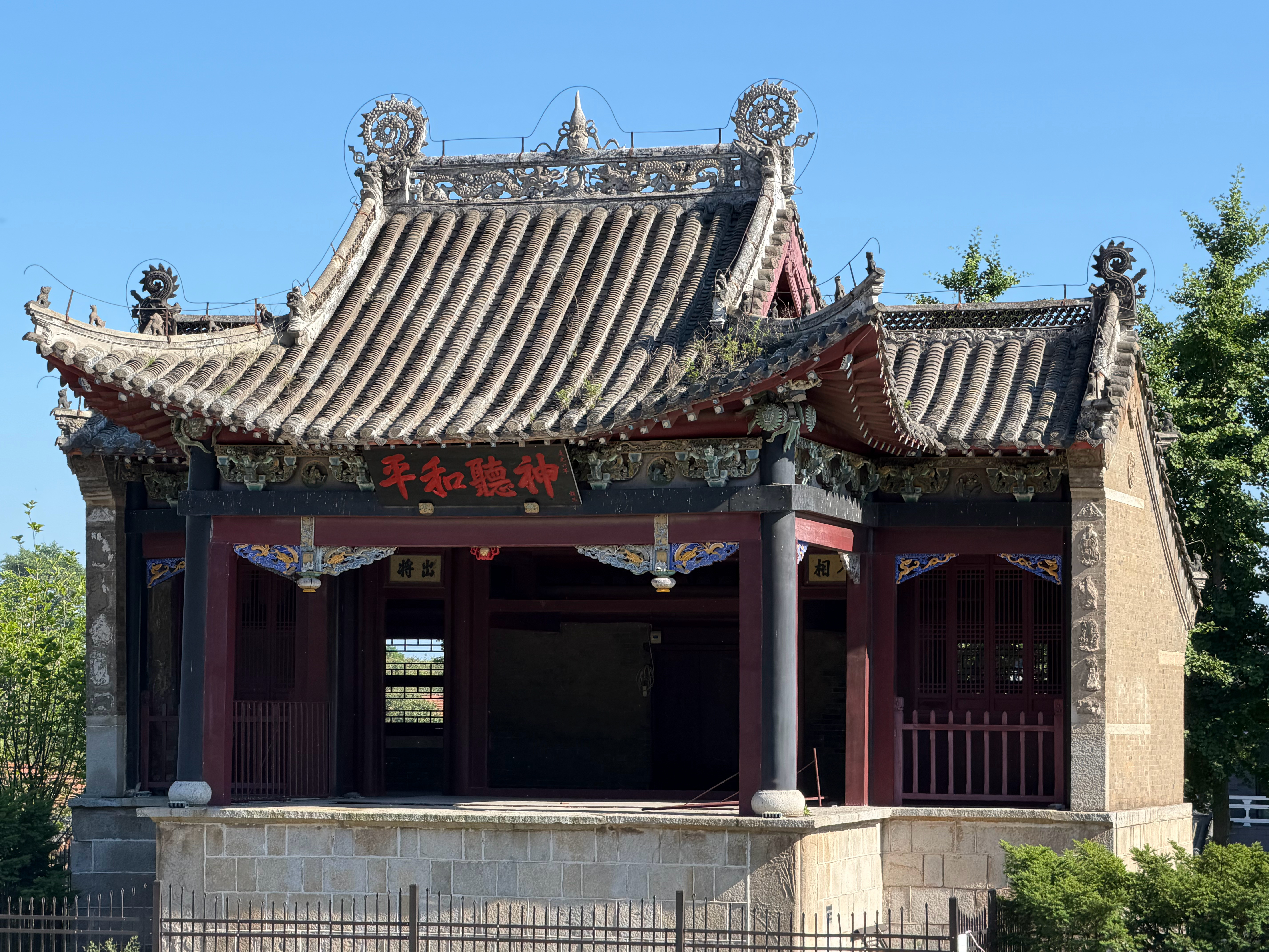 平时连午饭吃什么都懒得想的人，今天居然主动搜起了辽宁大孤山。想去看古树、看飞檐，