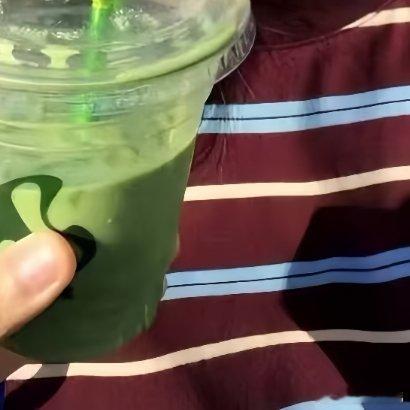 每日一善生活有两只翅膀，一只叫美好，一只叫疼痛，人们总在美好的时候忽略疼痛，而在