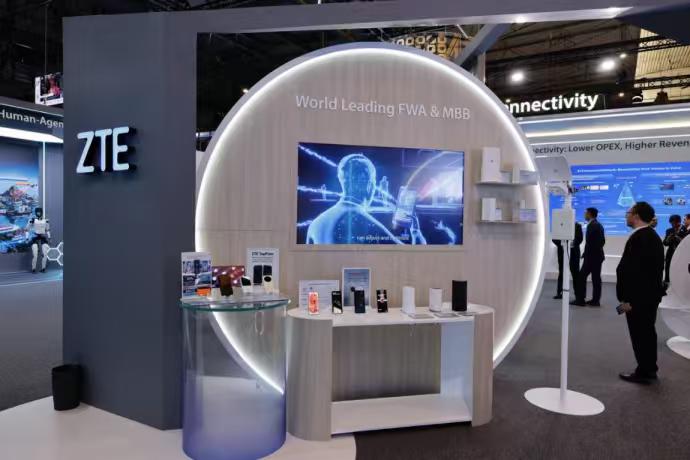 在2026年MWC世界移动通信大会的新品发布会上，努比亚Neo5系列正式面向海外