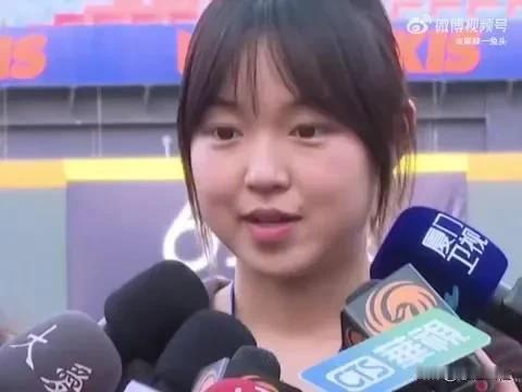 她口才了得，她一句话让绿营破防，最近大陆大学生40人去台湾交流，马龙人气最高，彭