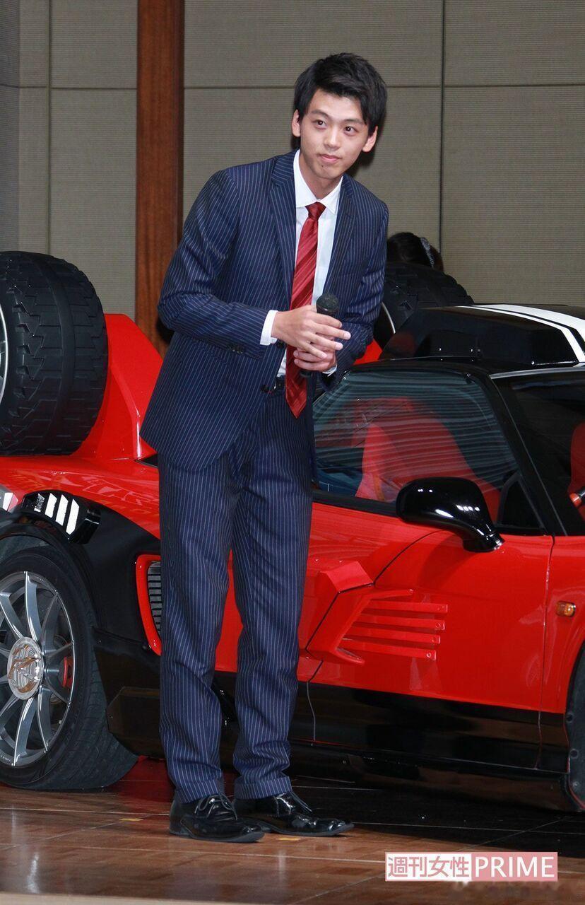 我有点想这个条子，老竹在演警察的道路上一去不复返了。 